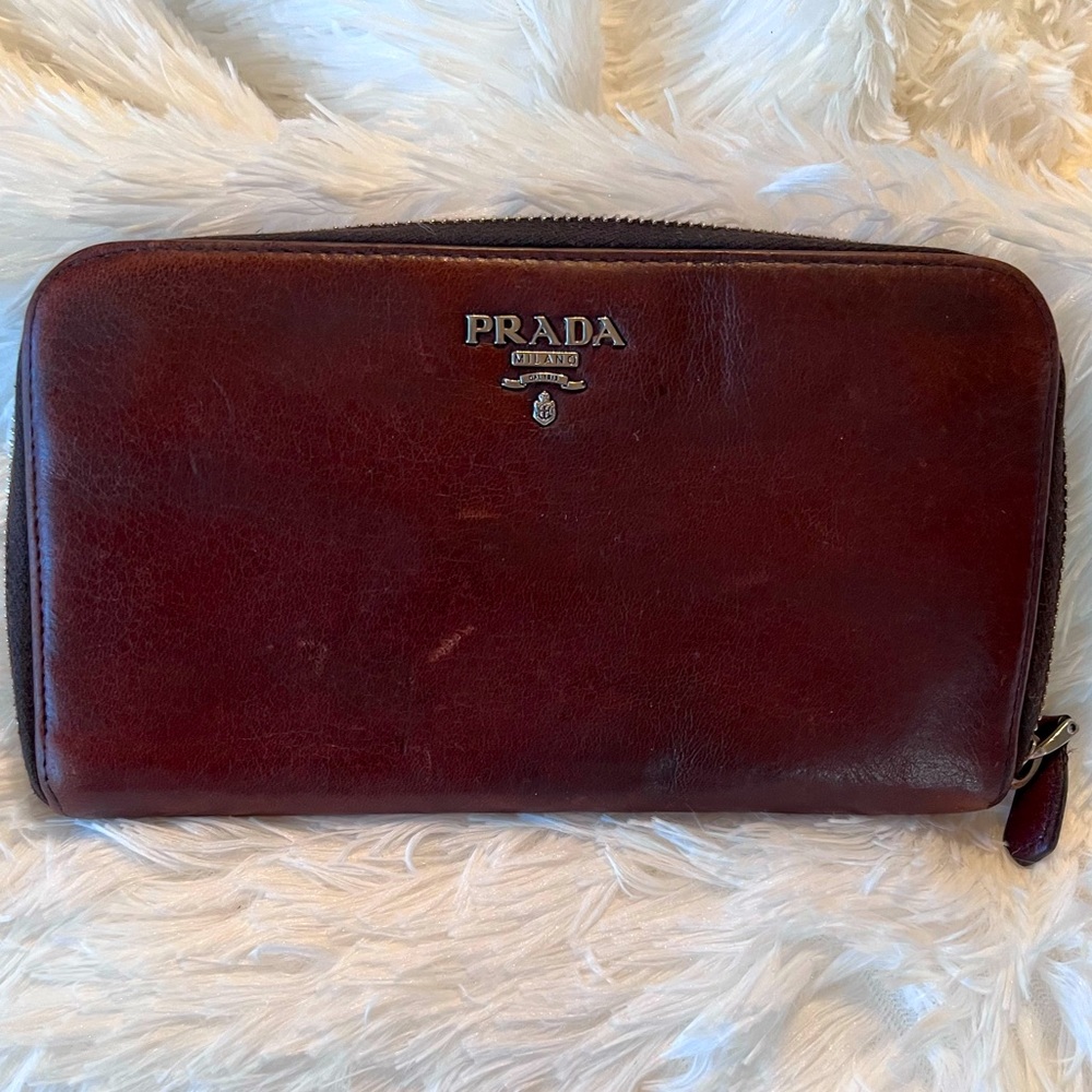 Prada Logo-Plaque-Zip-Around Wallet/Crossbody 💯Authentic. EUC